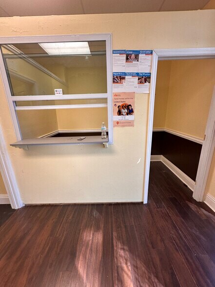 7785 Davis Blvd, Naples, FL à louer - Photo du bâtiment - Image 2 de 9