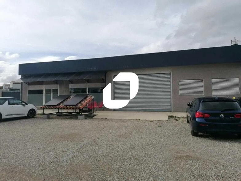 Flex in Bezouce for sale - Building Photo - Image 2 of 8