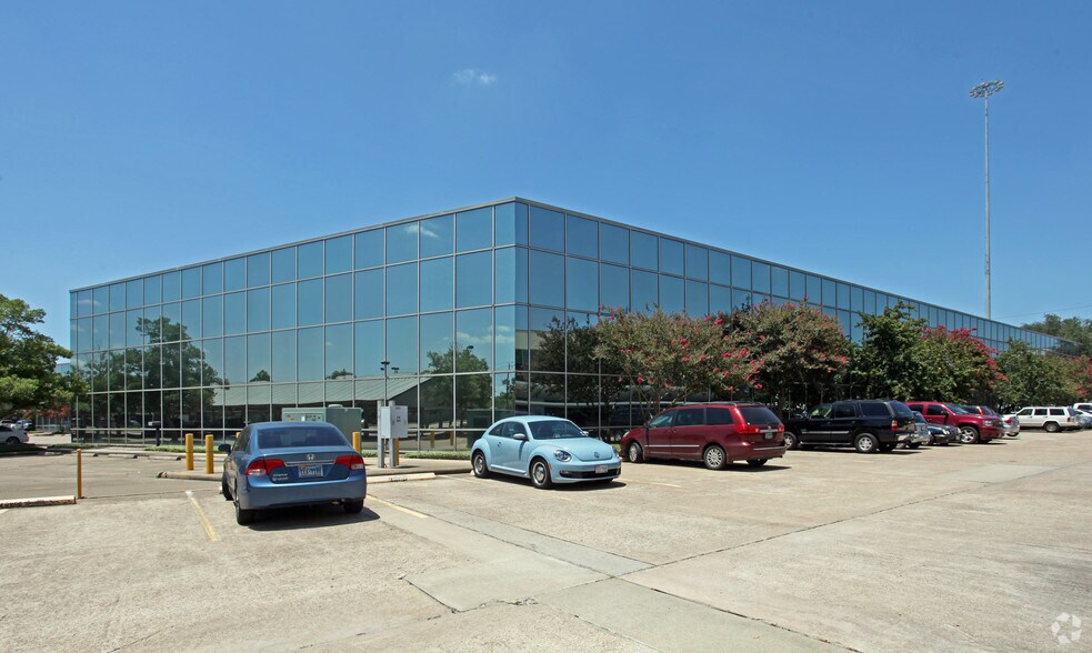 5005 Mitchelldale St, Houston, TX à louer - Photo du bâtiment - Image 1 de 14
