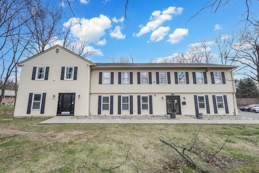 584 State Rt 17, Ridgewood, NJ à louer - Photo du bâtiment - Image 3 de 34