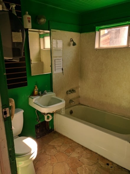 17185 Pacific Coast Hwy, Huntington Beach, CA for sale - Interior Photo - Image 3 of 4