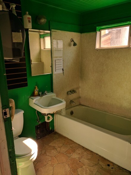 17185 Pacific Coast Hwy, Huntington Beach, CA à vendre - Photo intérieure - Image 3 de 4