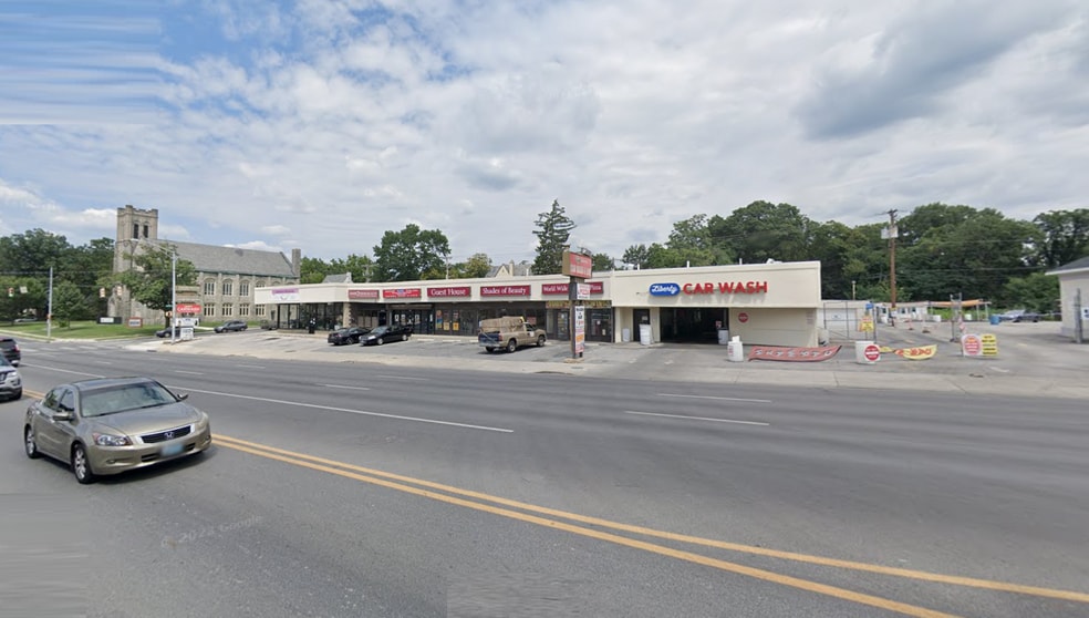 3010-3030 Liberty Heights ave portfolio of 3 properties for sale on LoopNet.ca - Building Photo - Image 2 of 21