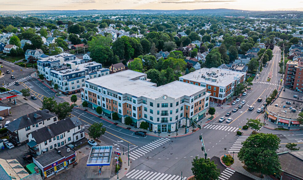 485 Common St, Belmont, MA à louer - Photo du bâtiment - Image 2 de 12