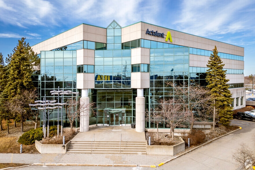 555 Boul Dr-Frederik-Philips, Montréal, QC for lease - Building Photo - Image 1 of 5