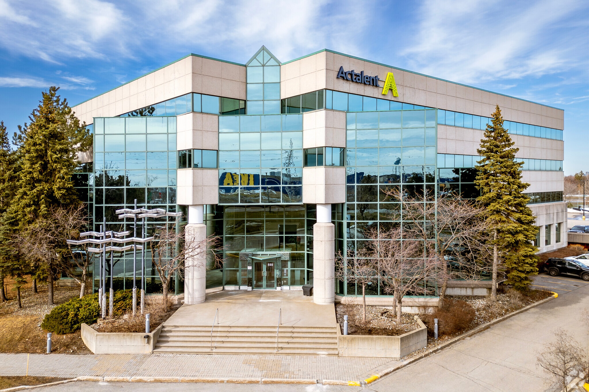 555 Boul Dr-Frederik-Philips, Montréal, QC for lease Building Photo- Image 1 of 6