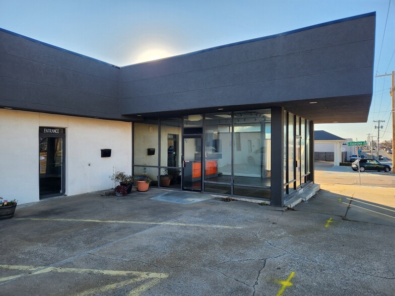 2908 E 15th St, Tulsa, OK for lease - Building Photo - Image 3 of 5