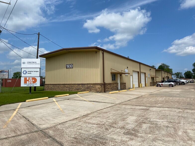 1930 W Cardinal Dr, Beaumont, TX for lease - Building Photo - Image 1 of 19