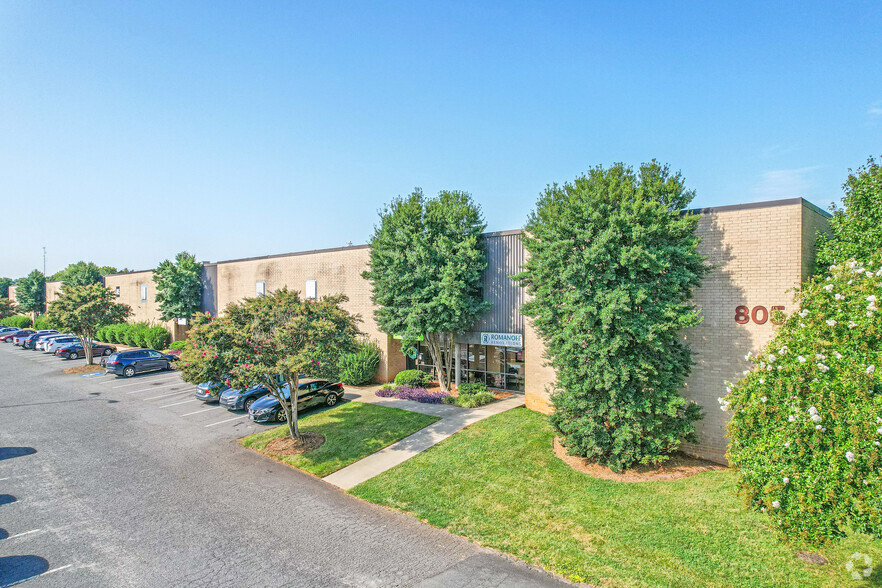 803 Pressley Rd, Charlotte, NC for lease - Building Photo - Image 1 of 12