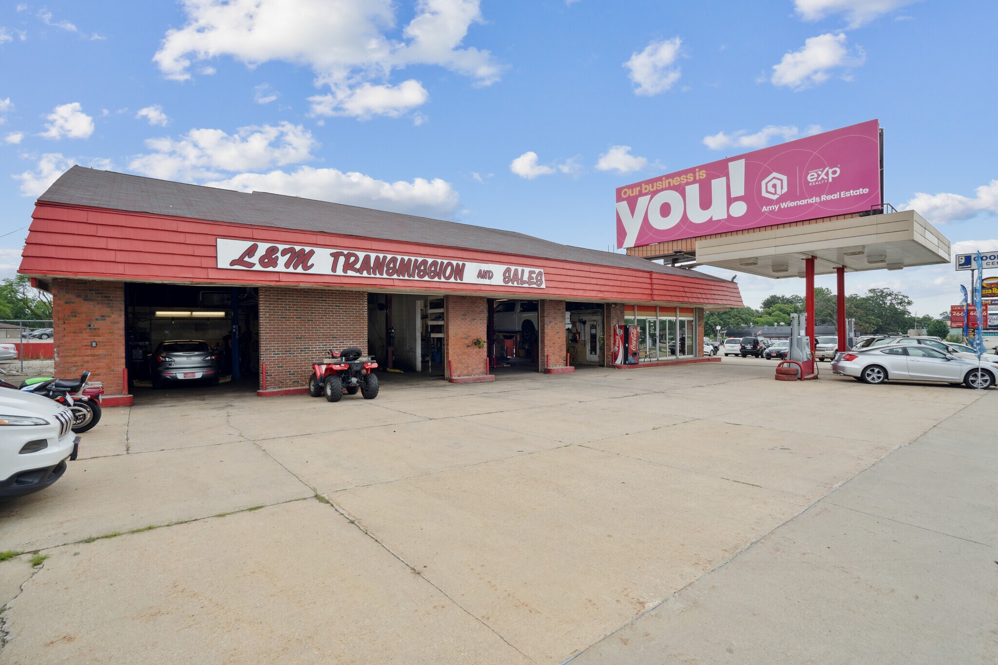 4326 University Ave, Cedar Falls, IA à vendre Photo principale- Image 1 de 1