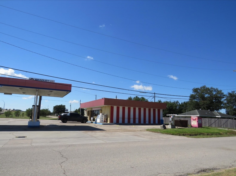 3002 Nall St, Port Neches, TX for sale - Building Photo - Image 2 of 9
