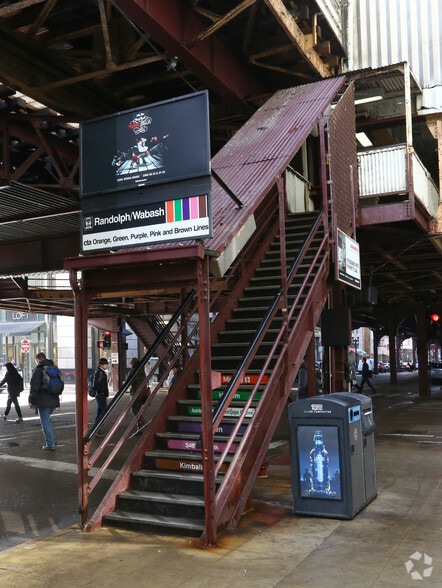 324-328 N Michigan Ave, Chicago, IL à louer - Photo du bâtiment - Image 3 de 10