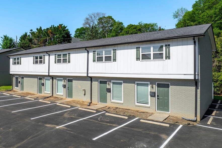 300 E Charlotte Ave, Mount Holly, NC à vendre - Photo du bâtiment - Image 3 de 10