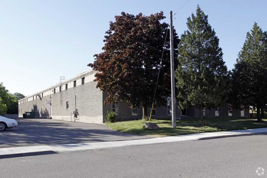 1860 Sismet Rd, Mississauga, ON à vendre - Photo principale - Image 1 de 1