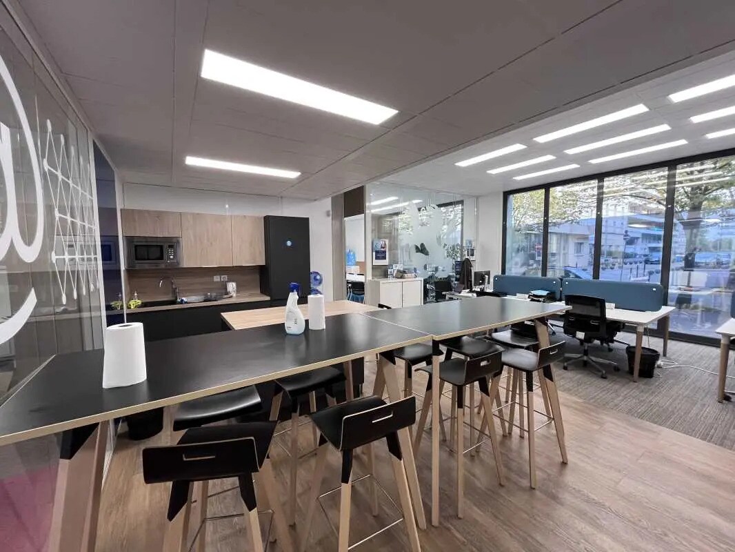 97 Cours Gambetta, Lyon for lease Interior Photo- Image 1 of 12