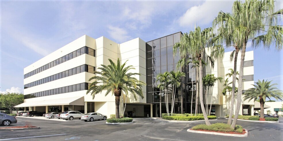 7777 Glades Rd, Boca Raton, FL à louer - Photo du bâtiment - Image 3 de 13