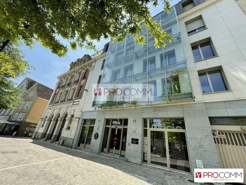 Office in Chartres for lease - Building Photo - Image 2 of 12