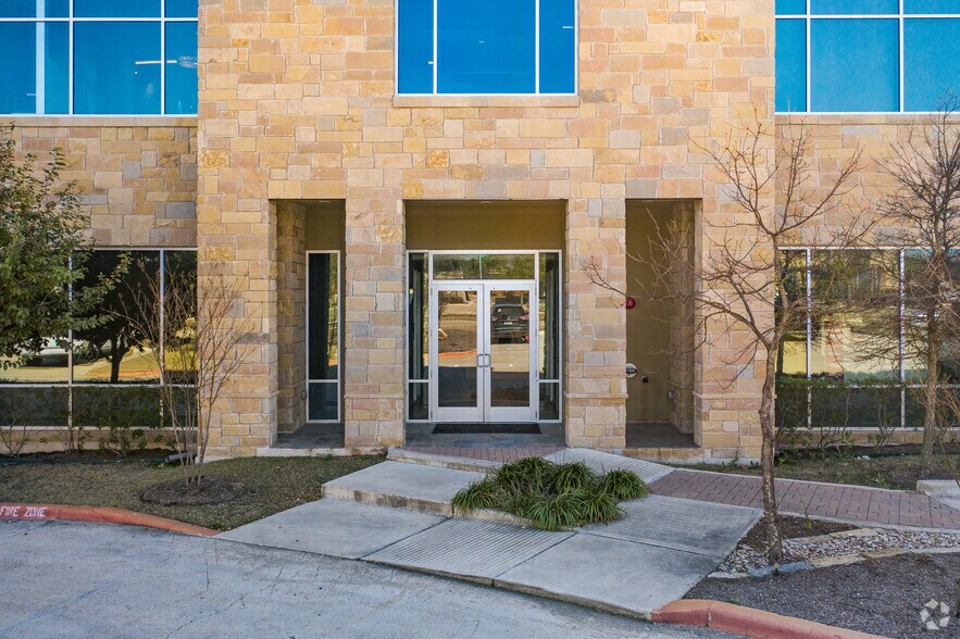 5920 W William Cannon Dr, Austin, TX à vendre - Photo du bâtiment - Image 2 de 14