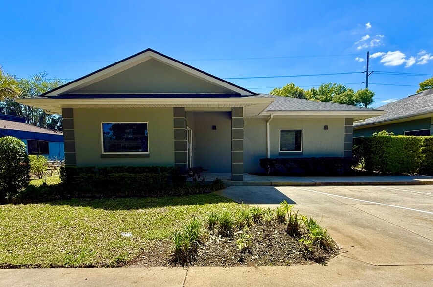 90 Fox Ridge Ct, DeBary, FL for sale - Building Photo - Image 2 of 17