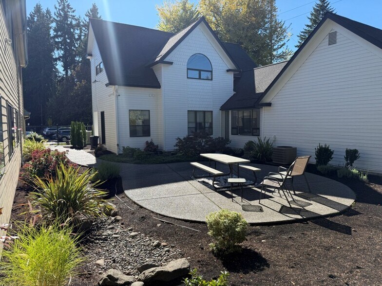 8515 NE Hazel Dell Ave, Vancouver, WA à vendre - Photo du bâtiment - Image 2 de 7