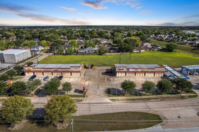 Plus de détails pour 15211 Fondren Rd, Missouri City, TX - Bureau/Commerce de détail, Commerce de détail à louer