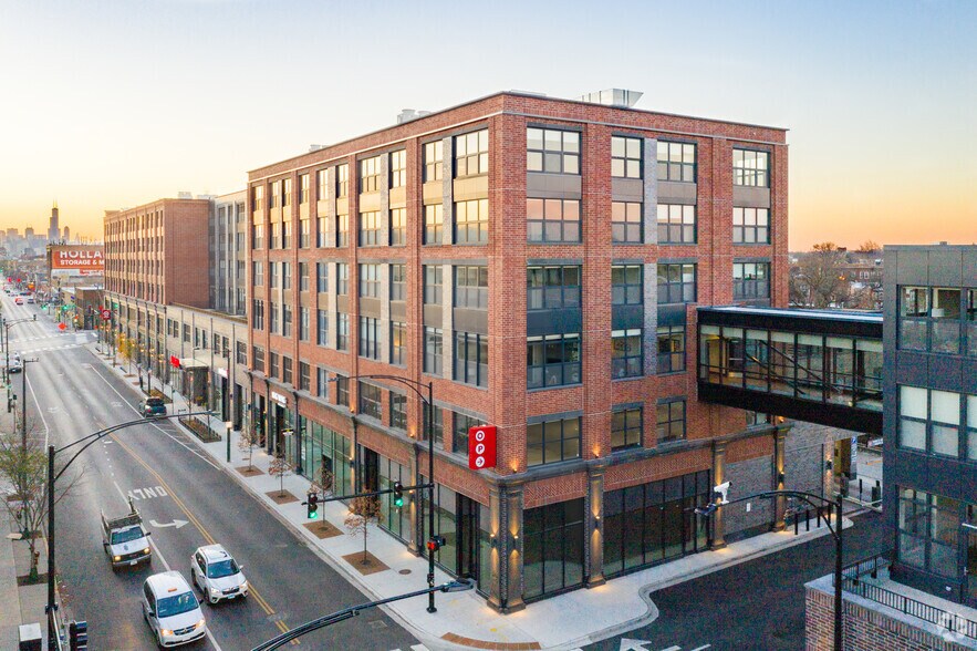 2522 N Milwaukee Ave, Chicago, IL à louer - Photo du bâtiment - Image 2 de 4