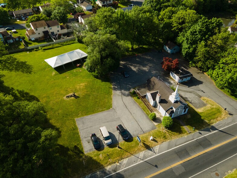 1860 E Emmaus Ave, Allentown, PA à vendre - Aérien - Image 2 de 3