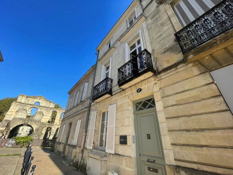 Office in Bordeaux for lease - Building Photo - Image 1 of 14