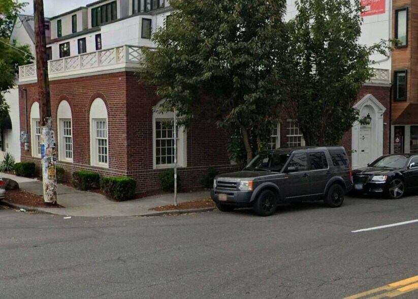 1432 E Burnside St, Portland, OR for lease - Building Photo - Image 1 of 4