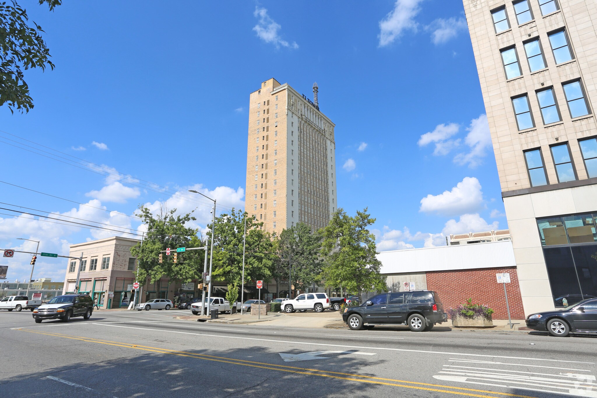 1623 2nd Ave N, Birmingham, AL à louer Photo du bâtiment- Image 1 de 62