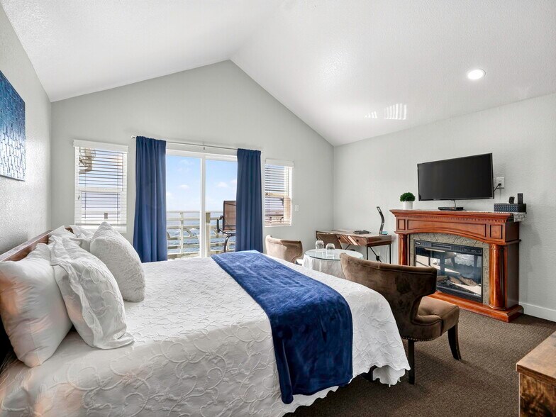 785 Port Rd, Point Arena, CA à vendre - Photo du bâtiment - Image 2 de 6