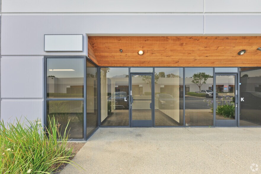 9370 7th St, Rancho Cucamonga, CA à louer - Photo du bâtiment - Image 3 de 14