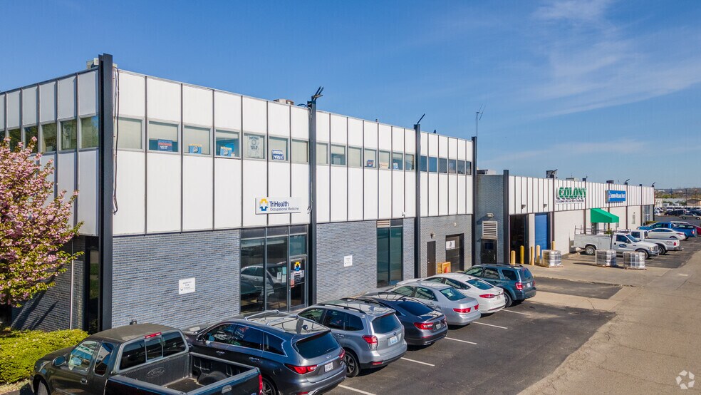 1150 W 8th St, Cincinnati, OH à louer - Photo du bâtiment - Image 2 de 4