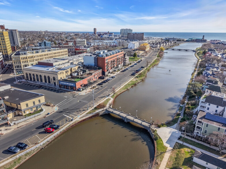 527 Lake Ave, Asbury Park, NJ for lease - Building Photo - Image 2 of 11