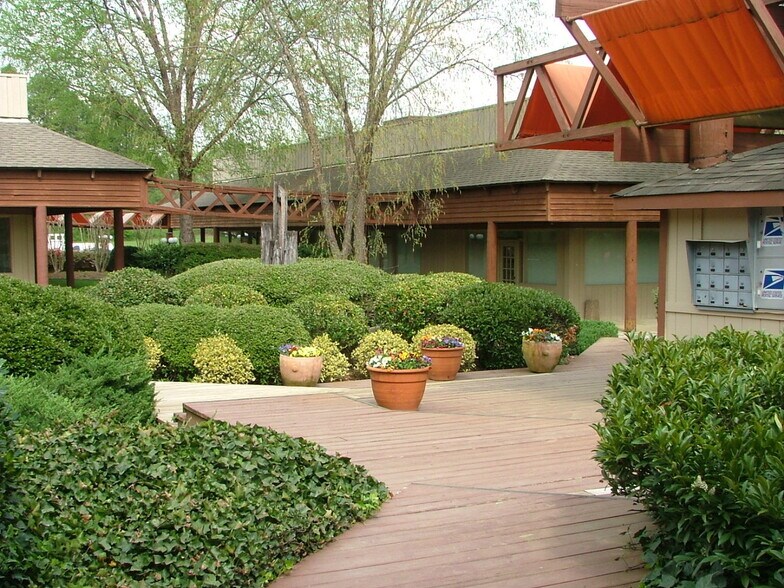 1200 Mountain Creek Rd, Chattanooga, TN à louer - Photo du bâtiment - Image 2 de 8
