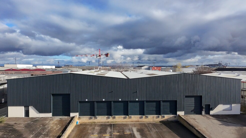 9 Avenue Du Maréchal De Lattre De Tassigny, Meyzieu à vendre - Photo du bâtiment - Image 2 de 9