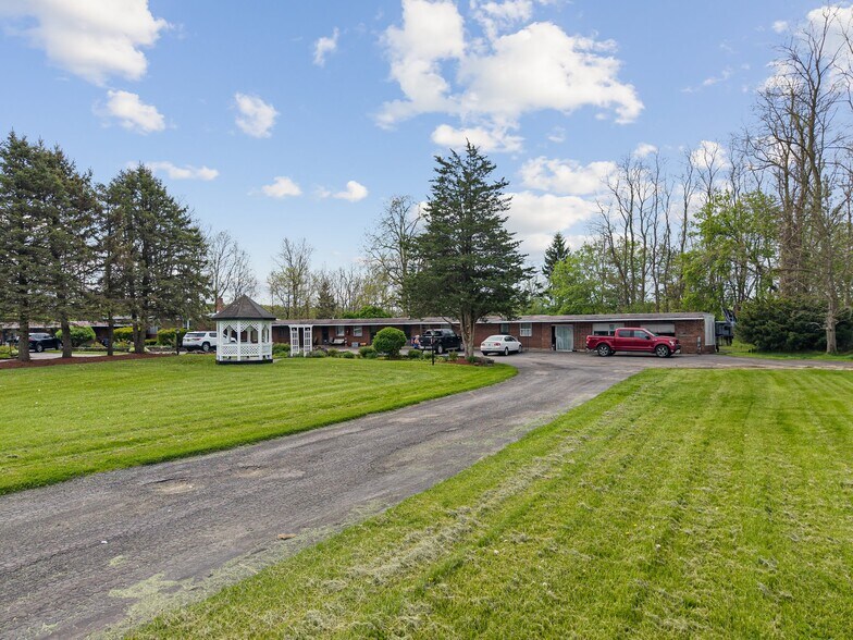 2100 W Genesee Tpke, Camillus, NY à vendre - Photo du bâtiment - Image 2 de 14