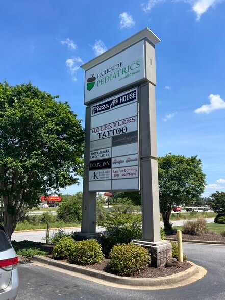 2-100 Halter Dr, Piedmont, SC à louer - Photo du bâtiment - Image 3 de 7