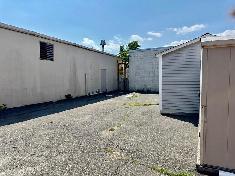 17-19 Industrial Ave, Fairview, NJ à louer - Photo du bâtiment - Image 3 de 11