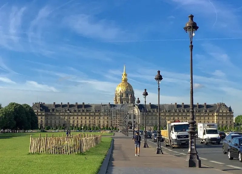 Retail in Paris for lease Building Photo- Image 1 of 2