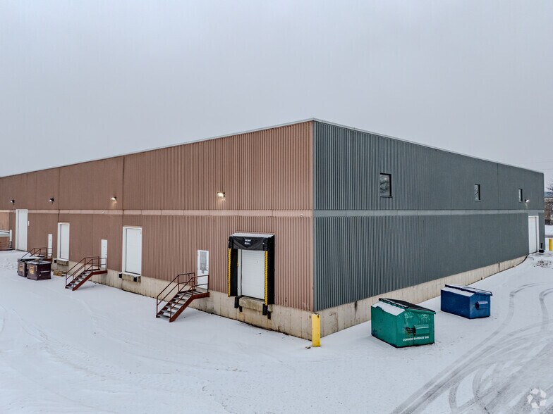 596 Rennie St, Hamilton, ON for lease - Building Photo - Image 2 of 3