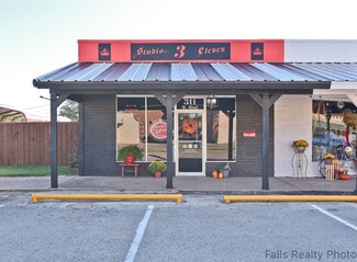 Plus de détails pour 311 N Wall St, Iowa Park, TX - Spécialité à vendre
