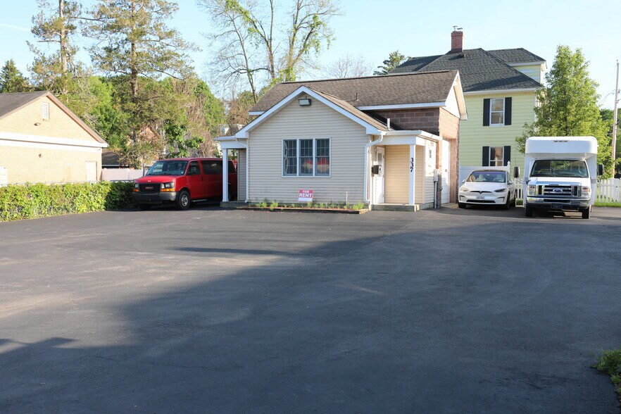 337 Broadway, Kingston, NY à vendre - Photo du bâtiment - Image 3 de 22