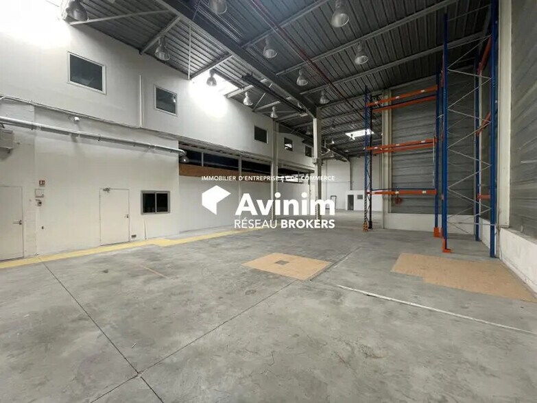Flex in Aix-en-Provence for lease - Interior Photo - Image 2 of 7