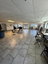 350 N Cherry Street Ext, Wallingford, CT à louer Photo du bâtiment- Image 1 de 3