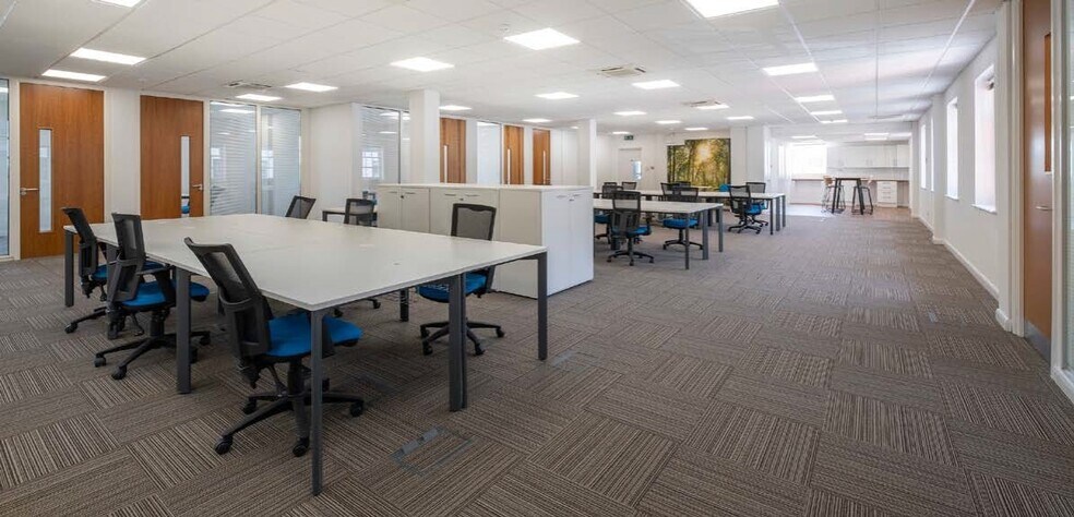 124 Bridge Rd, Chertsey à louer - Photo du bâtiment - Image 2 de 58