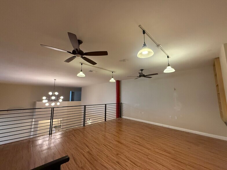 33 E 4th Ave, San Mateo, CA à louer - Photo du bâtiment - Image 2 de 24