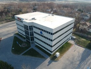 1406 Fort Crook Rd S, Bellevue, NE - Aerial map view