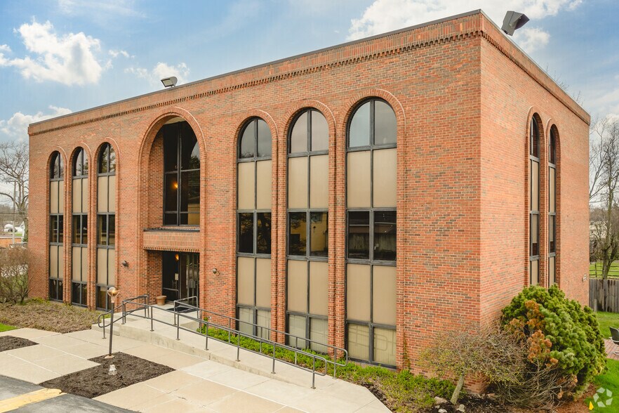 2340 Detroit Ave, Maumee, OH à vendre - Photo du bâtiment - Image 1 de 6