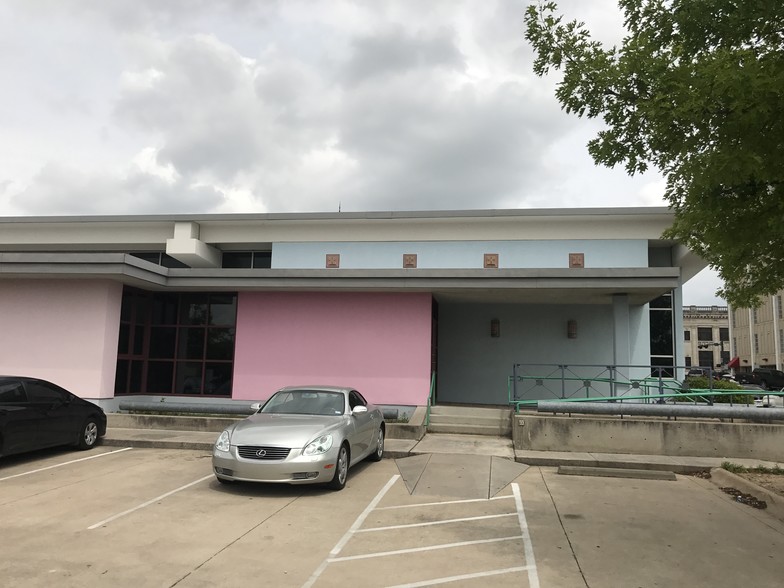 100 W Mulberry St, Denton, TX for lease - Building Photo - Image 2 of 6